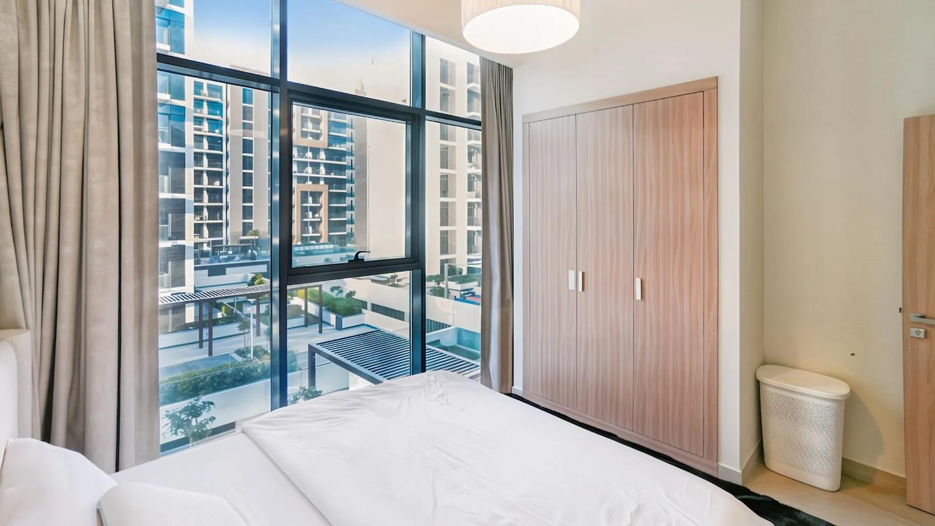 Apartment 12 Mins To Burj Khalifa Dubai Mall Pool Access