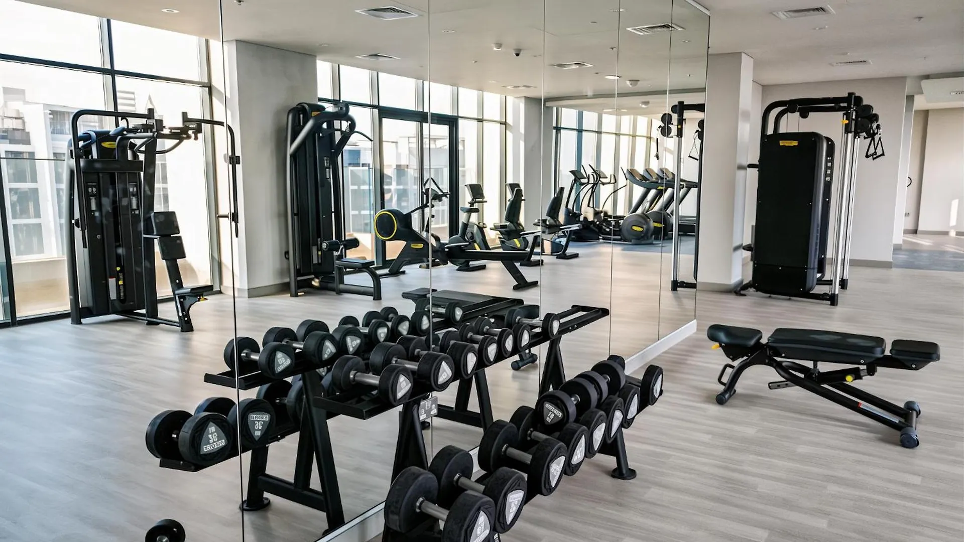 Apartment 12 Mins To Burj Khalifa Dubai Mall Pool Access United Arab Emirates